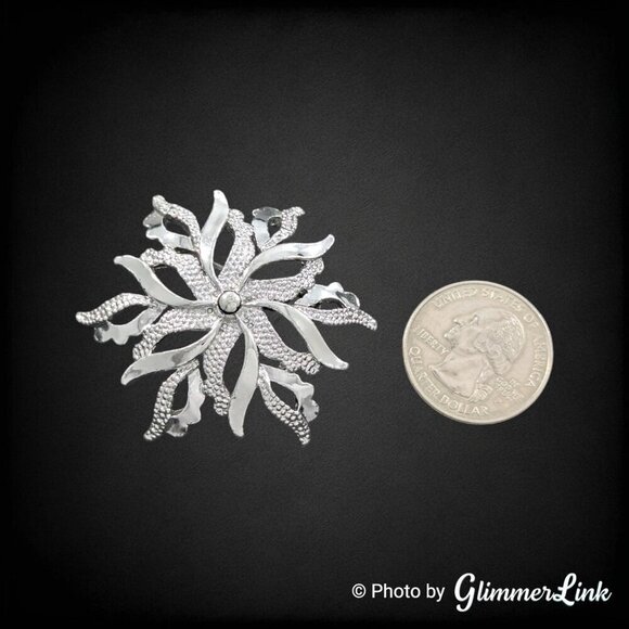 Vintage GERRY's Textured Dome Openwork Flower Silver Tone Brooch - Picture 5 of 10